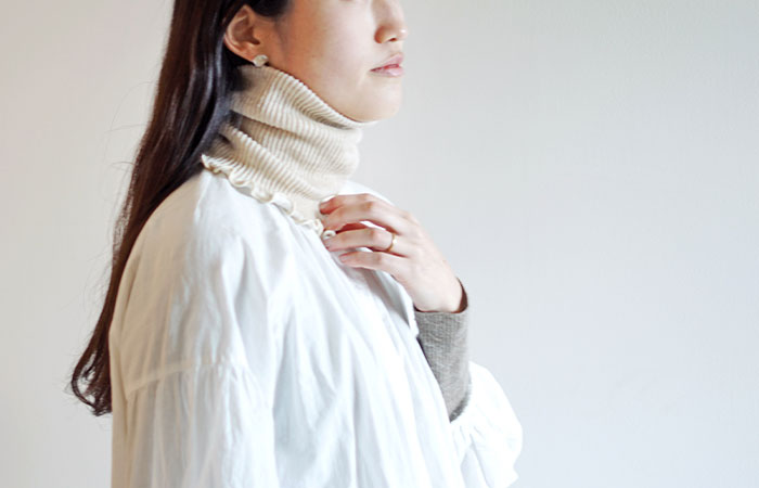 内側シルクのふんわりウールネックウォーマー